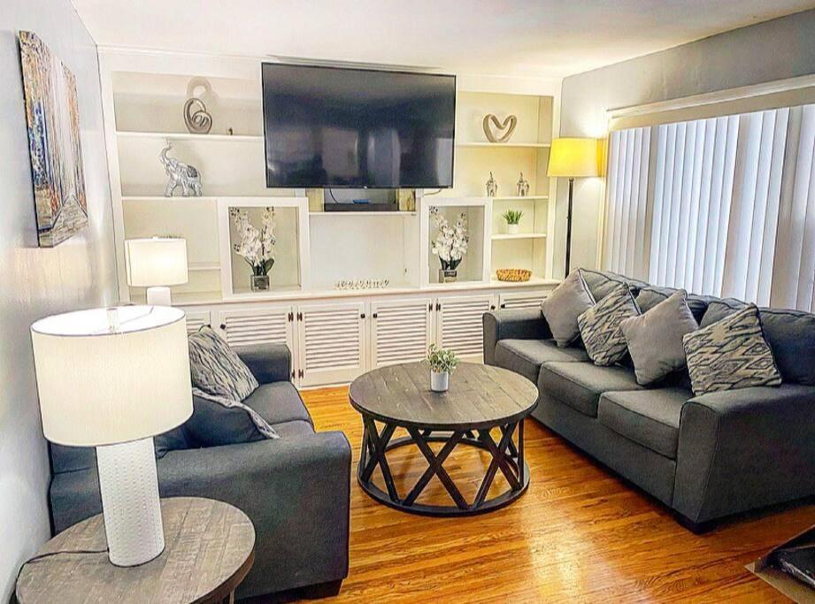 Adorable&Cozy Suburban Home Mins From Dwtn/Airport 로체스터 외부 사진